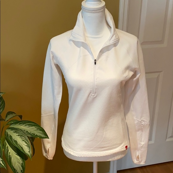 The North Face Jackets & Blazers - 🍁White North Face jacket🖤